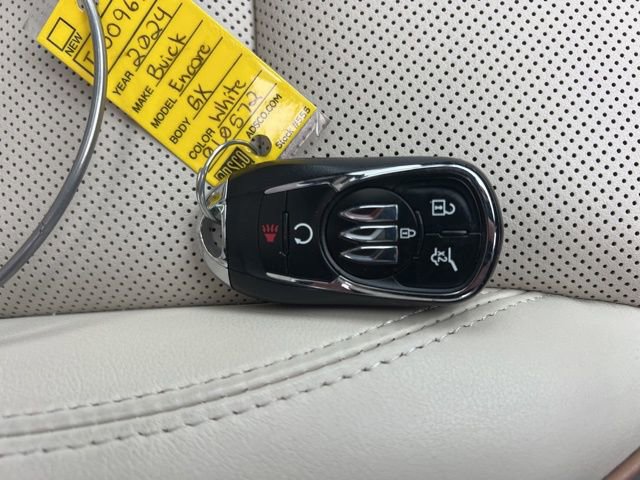 Used 2024 Buick Encore GX Avenir w/ Avenir Technology Package image 40