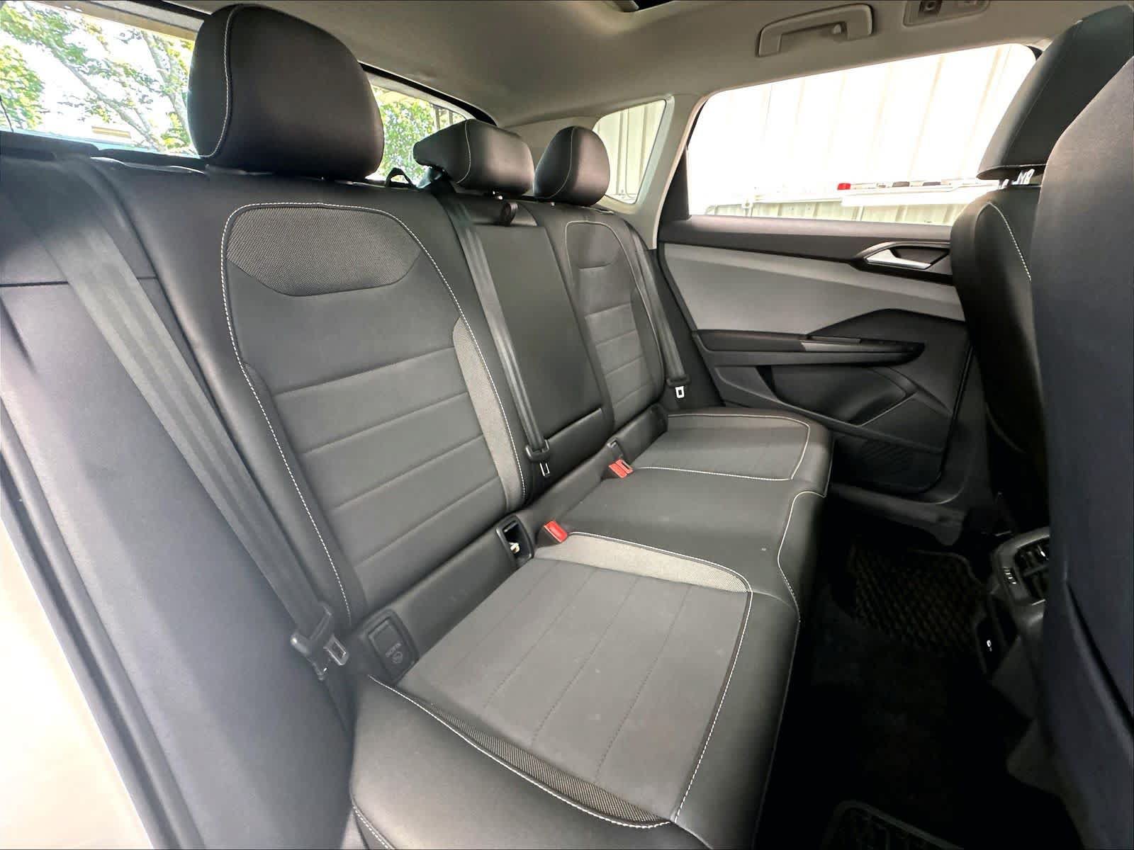 Used 2023 Volkswagen Taos SE w/ Panoramic Sunroof Package FWD image 28