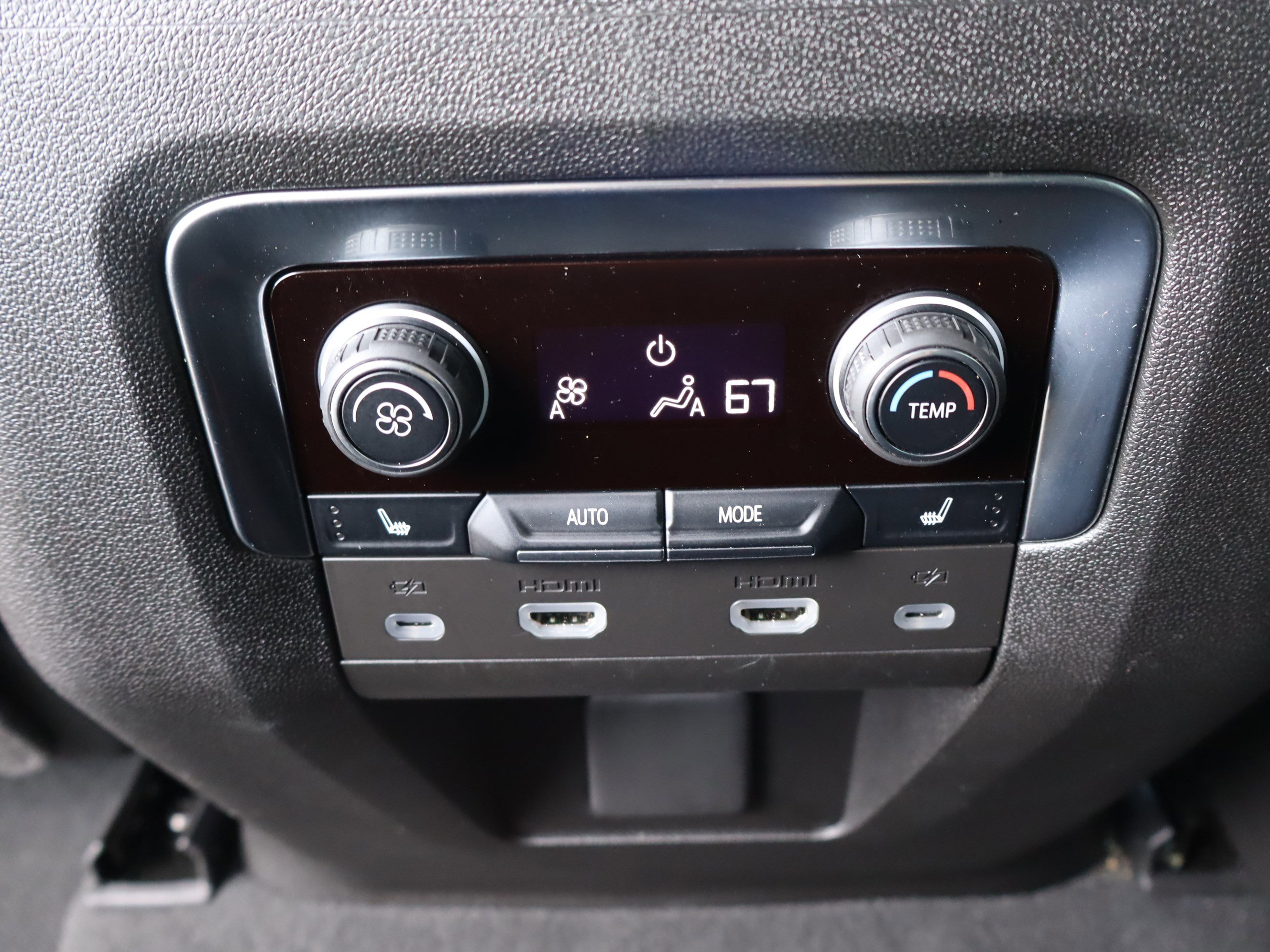 Used 2024 Chevrolet Suburban Z71 w/ Luxury Package image 18