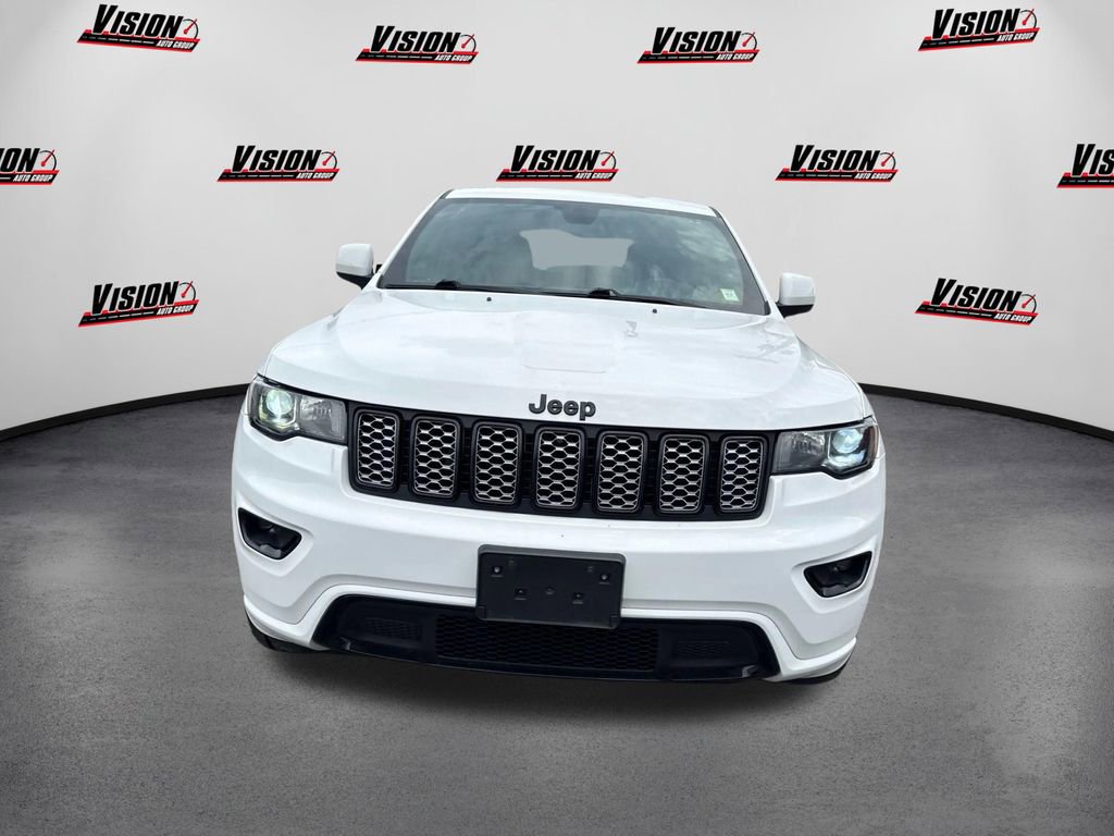 Used 2021 Jeep Grand Cherokee Laredo X AWD/4WD image 2