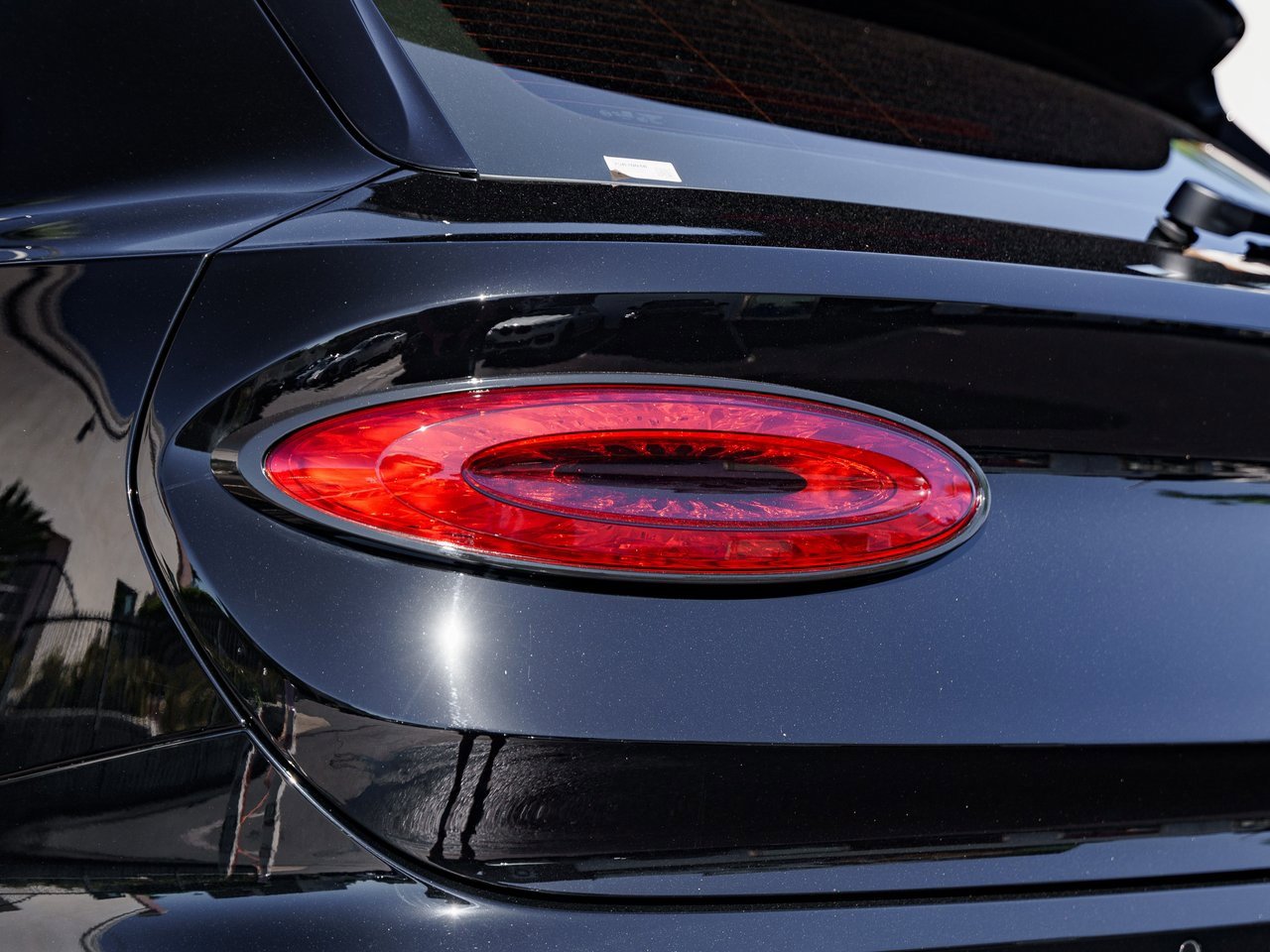 Used 2023 Bentley Bentayga Plug-In Hybrid image 23