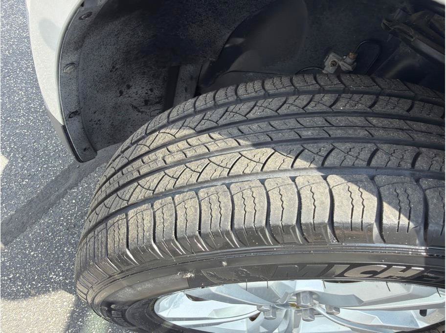 Used 2011 Chevrolet Equinox LT w/ Driver Convenience Package FWD image 18