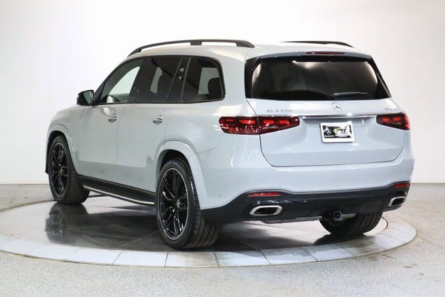 Used 2024 Mercedes-Benz GLS 580 4MATIC image 2