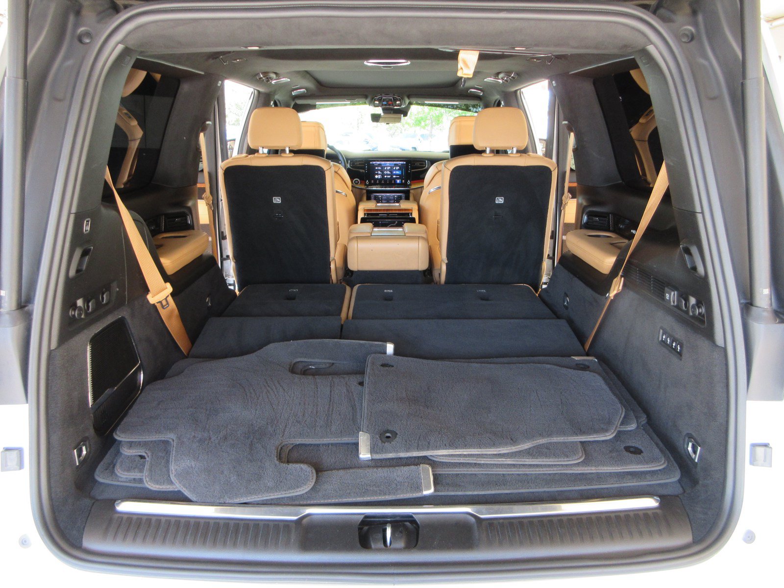 Used 2022 Jeep Grand Wagoneer Series III w/ Rear Seat Video Group 1 AWD/4WD image 61