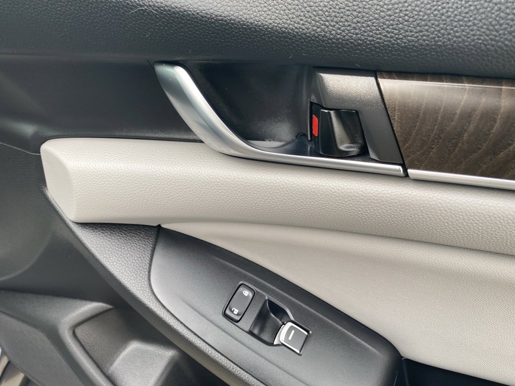 Used 2019 Honda Accord EX image 12