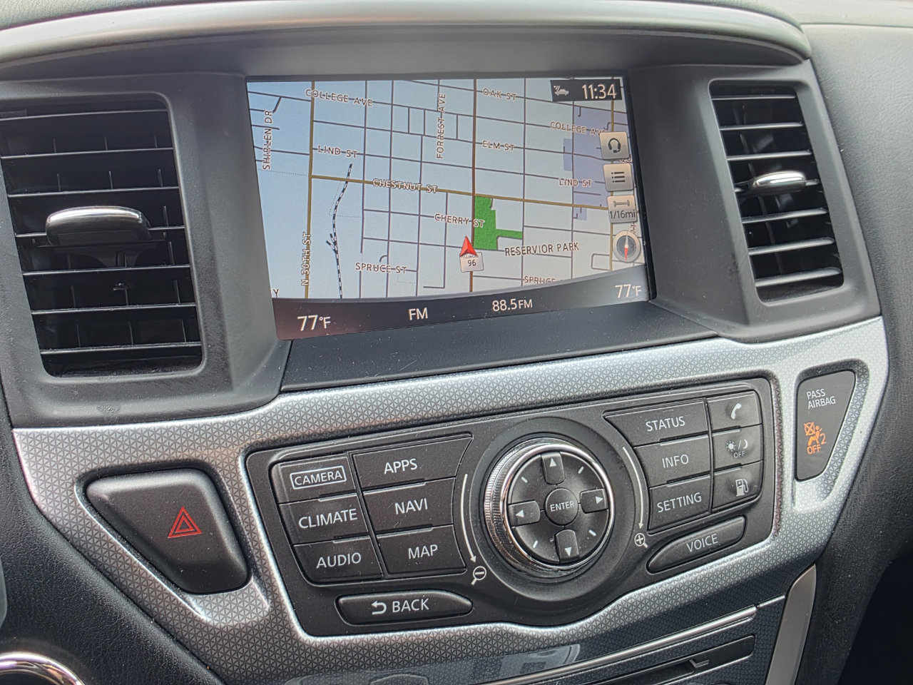 Used 2018 Nissan Pathfinder SL w/ SL Premium Package image 4