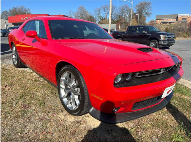 Used 2022 Dodge Challenger GT image 2