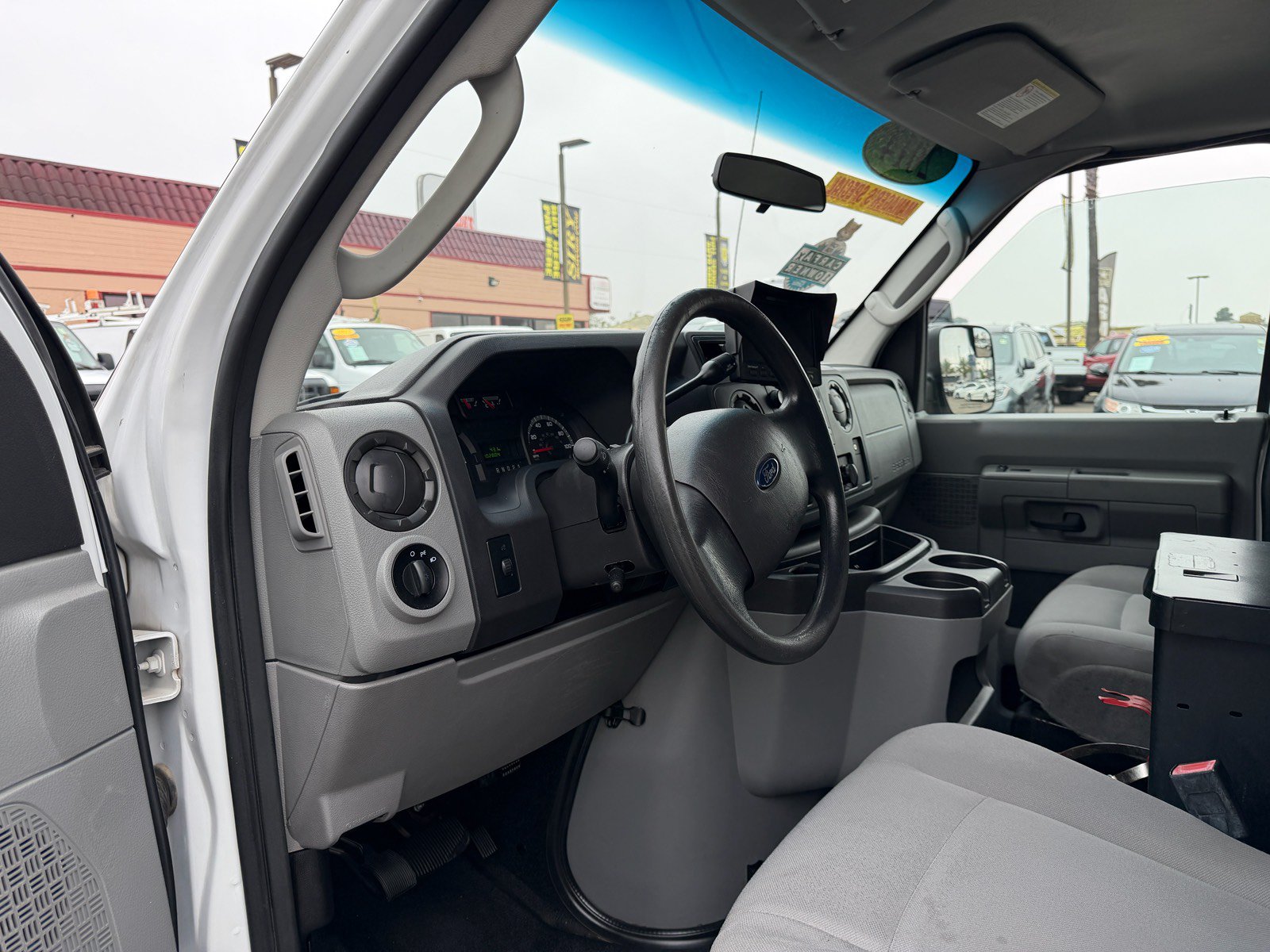 Used 2014 Ford E-150 and Econoline 150 w/ Power Group RWD image 18