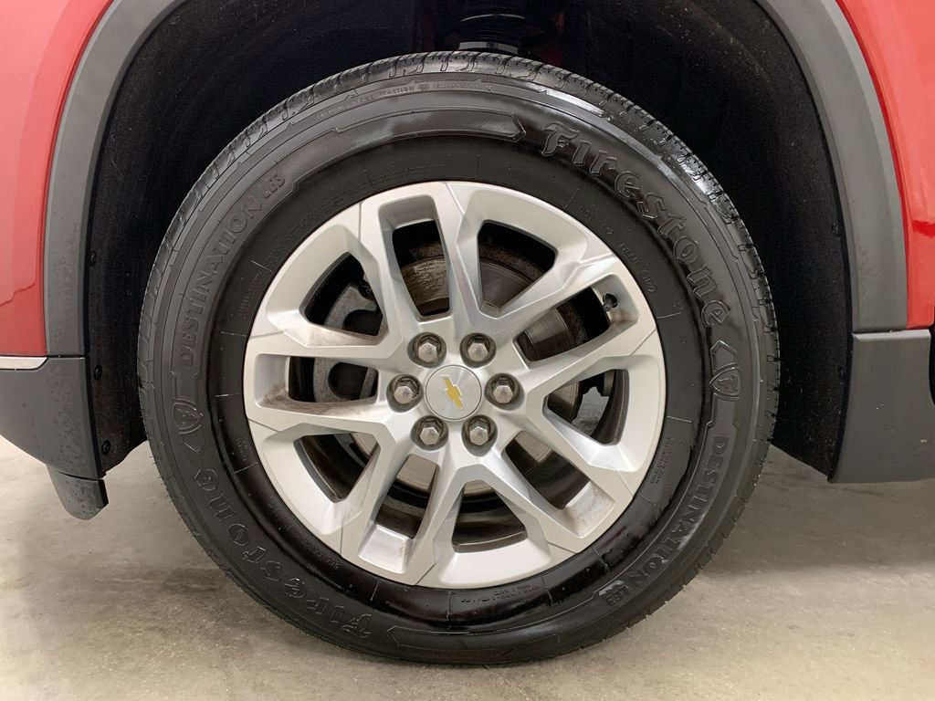 Used 2018 Chevrolet Traverse LT FWD image 2