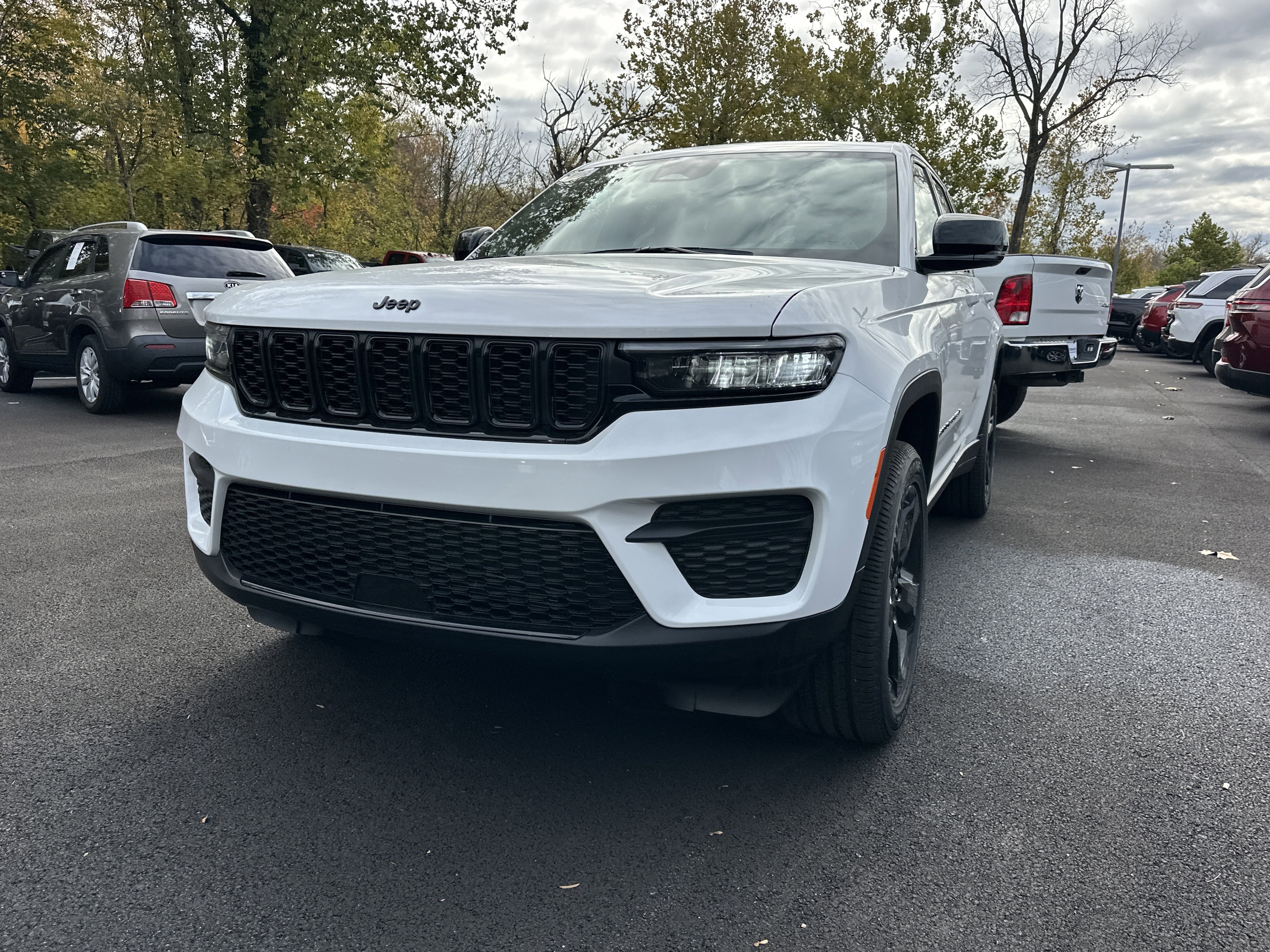 New 2025 Jeep Grand Cherokee Altitude image 22