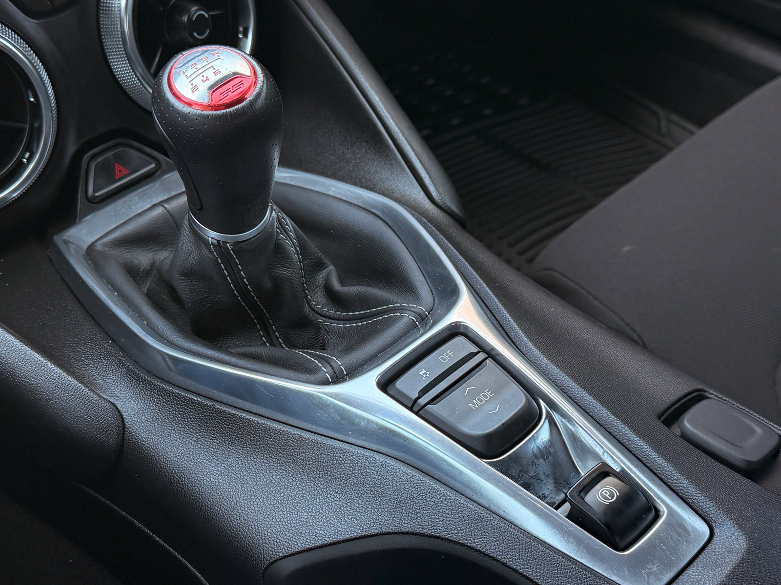 Used 2018 Chevrolet Camaro SS RWD image 31