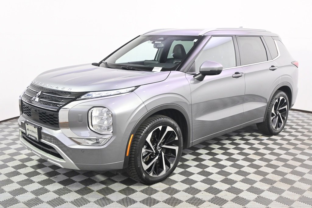 Used 2022 Mitsubishi Outlander SEL image 2