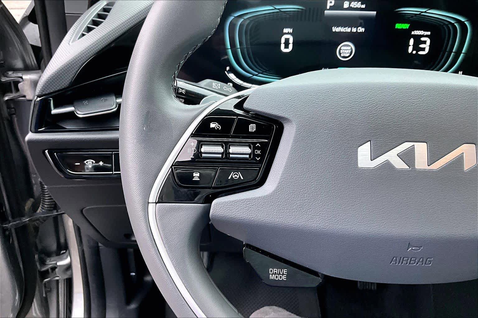 Used 2023 Kia Niro EX image 27
