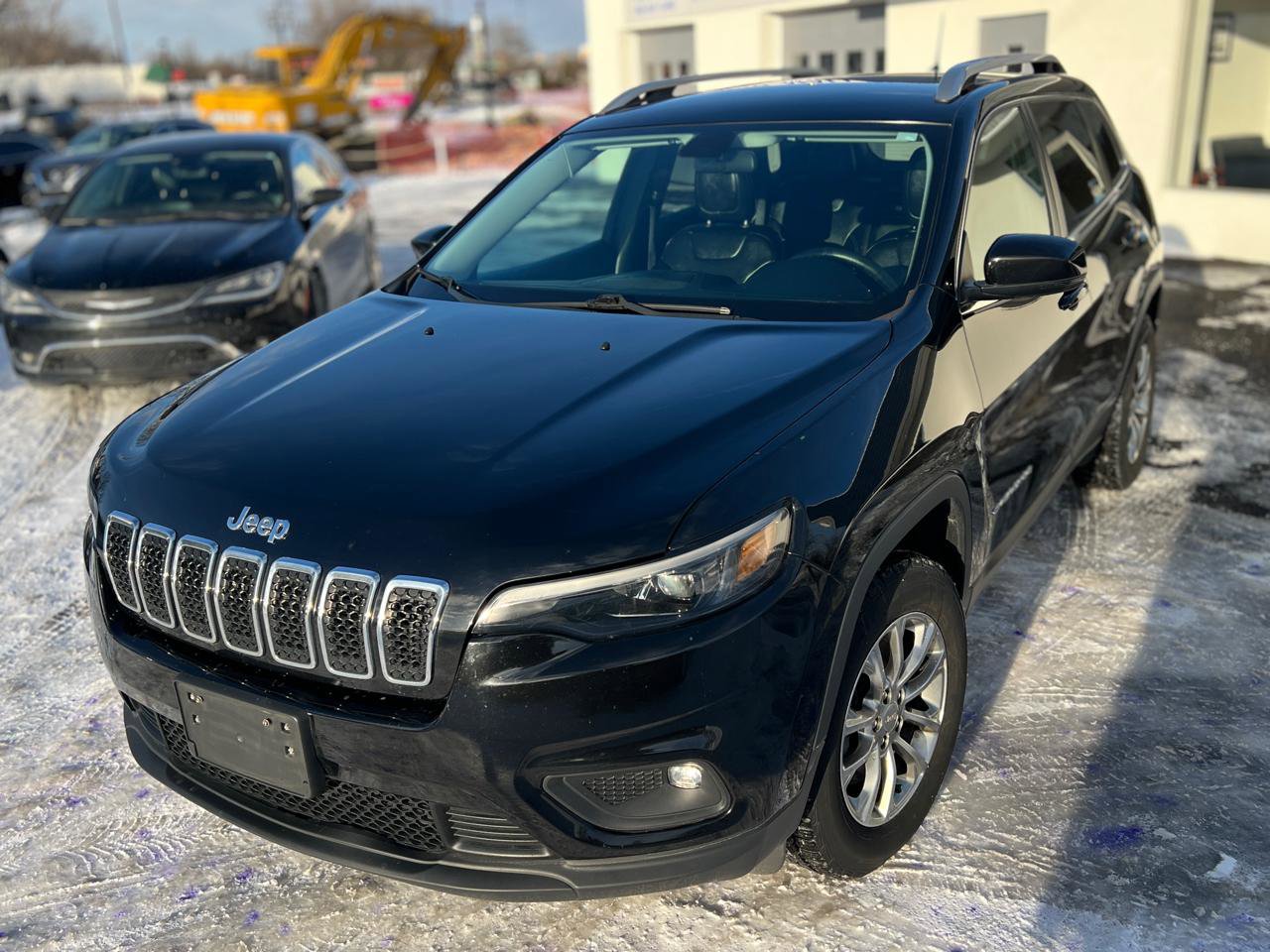 Used 2019 Jeep Cherokee Latitude Plus w/ Cold Weather Group image 2