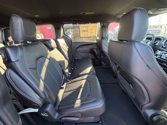 New 2026 Chrysler Pacifica Select image 8
