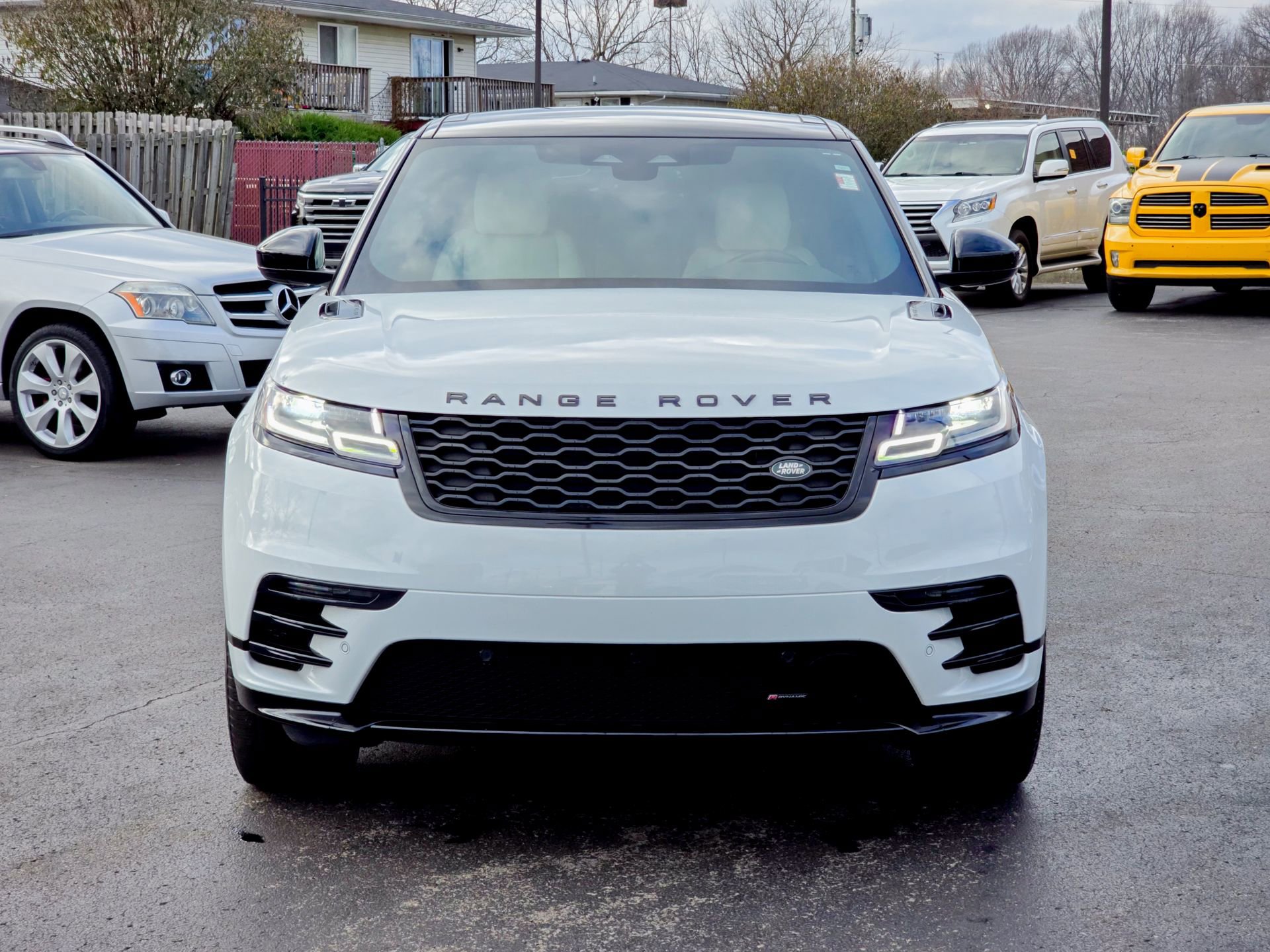 Used 2023 Land Rover Range Rover Velar R-Dynamic S image 4