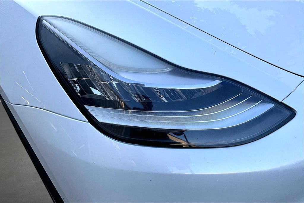 Used 2021 Tesla Model Y Long Range AWD/4WD image 29