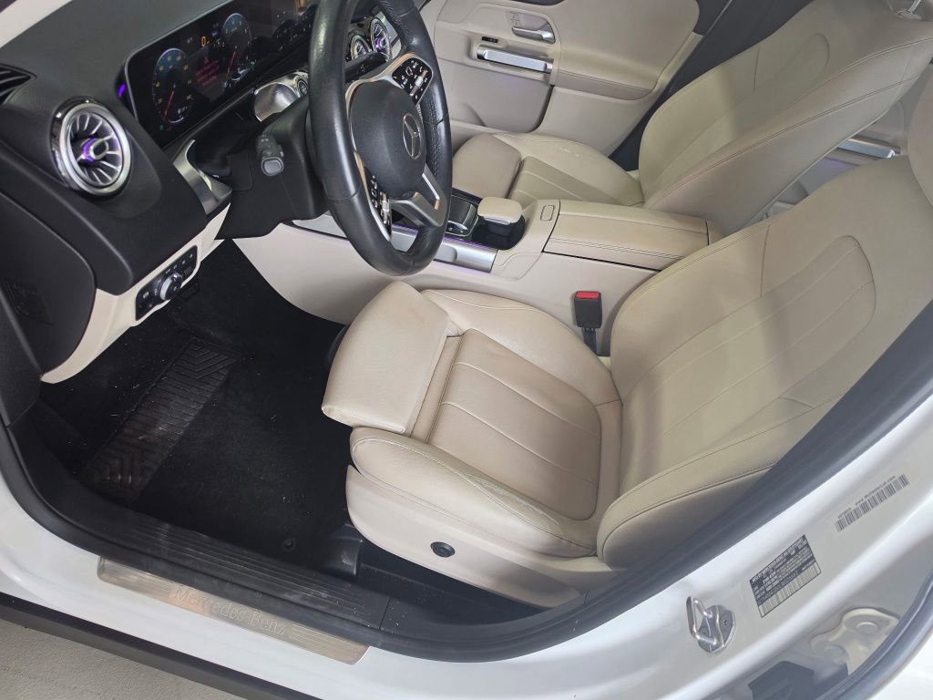 Used 2020 Mercedes-Benz GLB 250 w/ Premium Package image 11