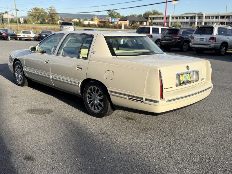 Used 1997 Cadillac De Ville Sedan FWD image 7