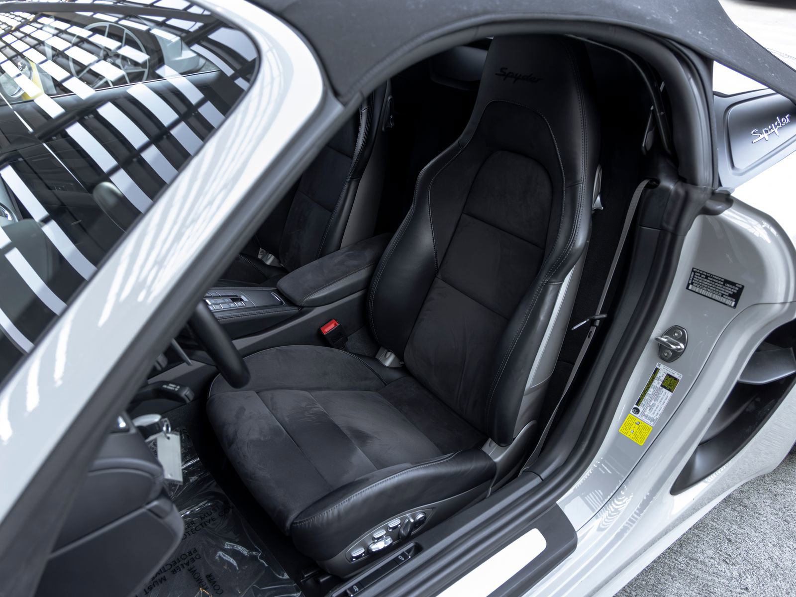 Used 2021 Porsche 718 Boxster Spyder RWD image 5