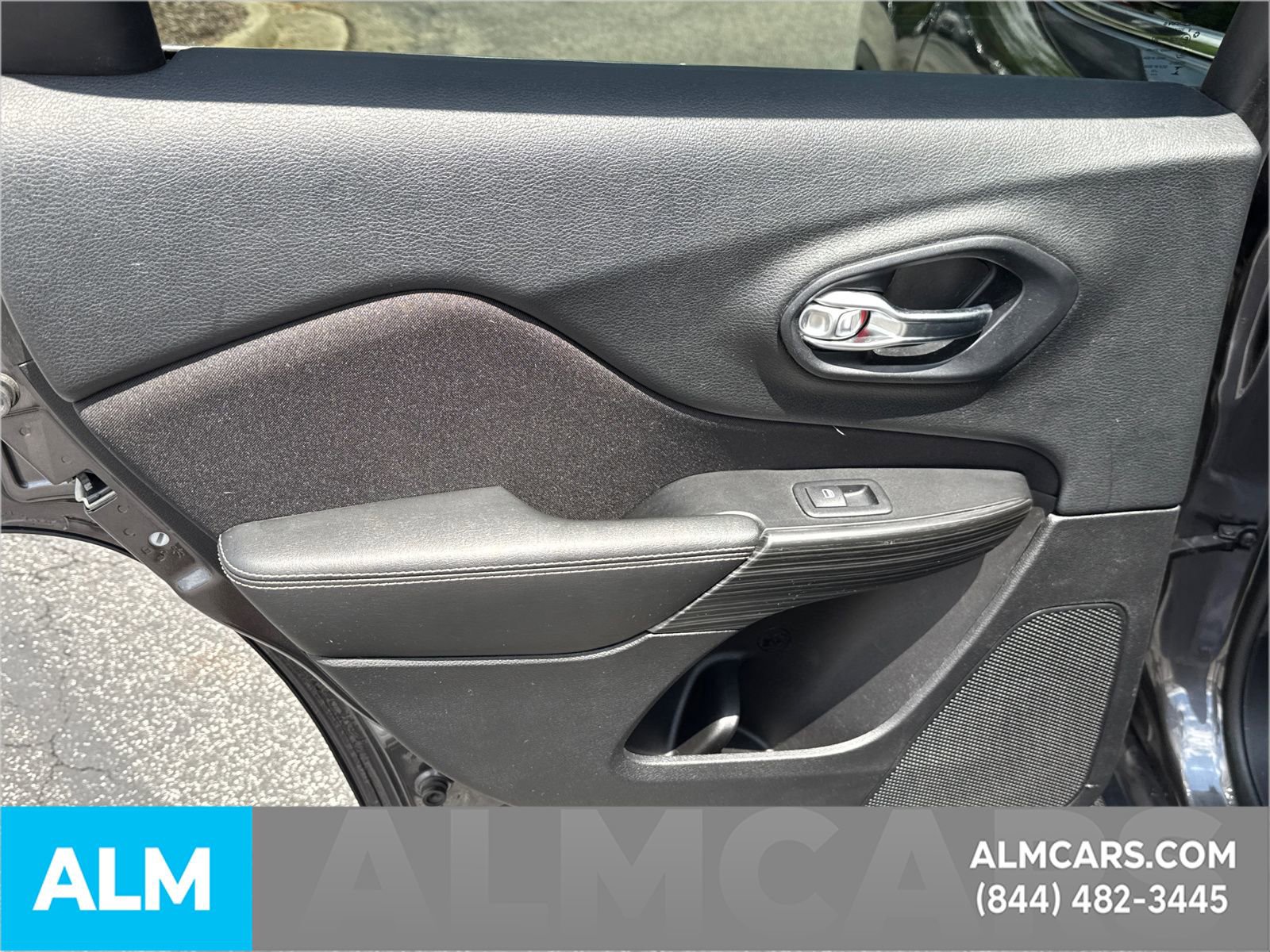 Used 2014 Jeep Cherokee Latitude image 25