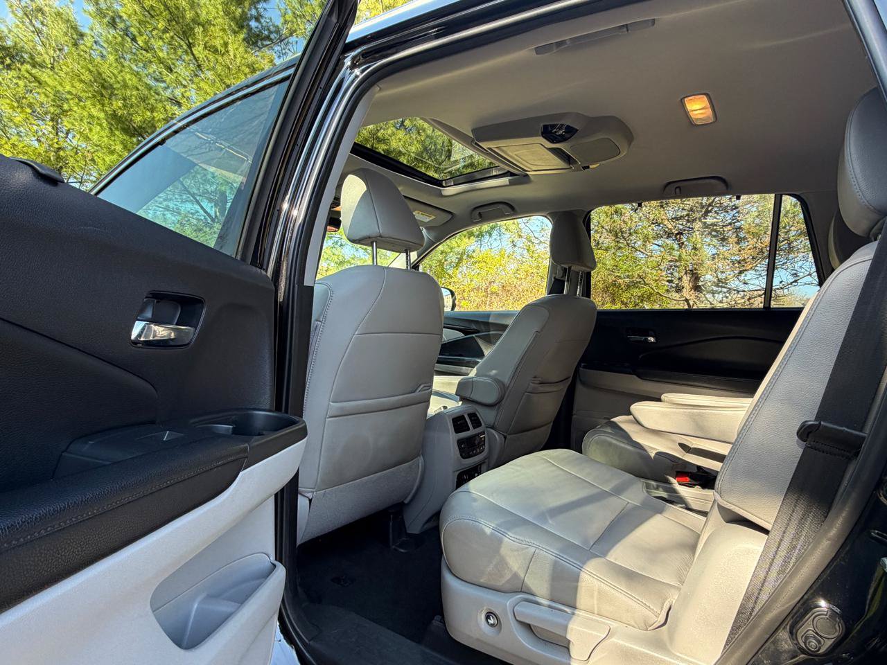 Used 2019 Honda Pilot Touring image 9