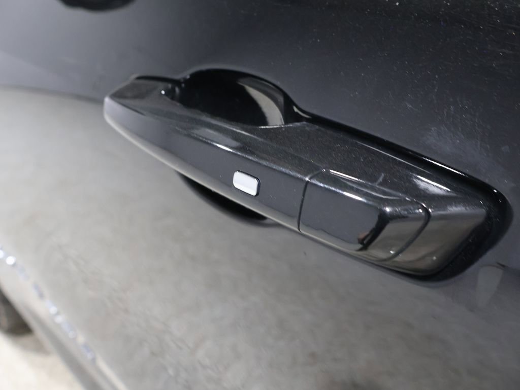 Used 2024 Chevrolet Traverse LT image 9