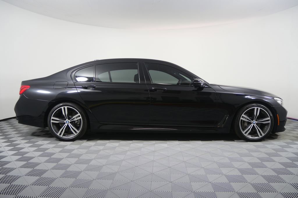 Used 2019 BMW 740i w/ M Sport Package image 2
