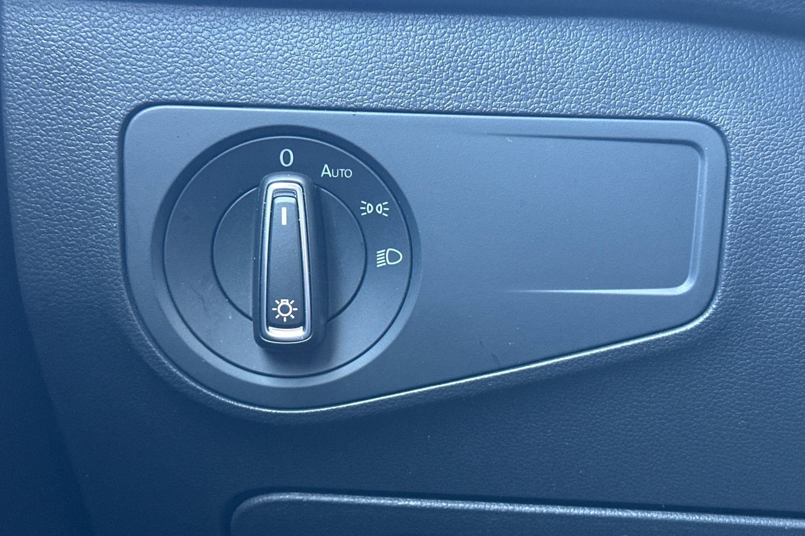 Used 2024 Volkswagen Tiguan SE image 35