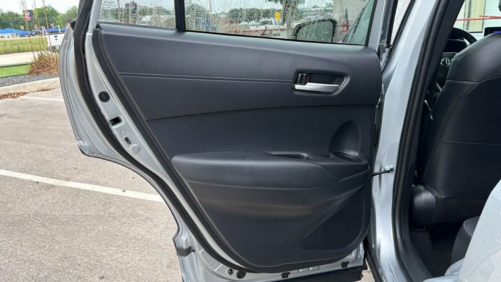 Used 2025 Toyota Corolla Cross XLE FWD image 33
