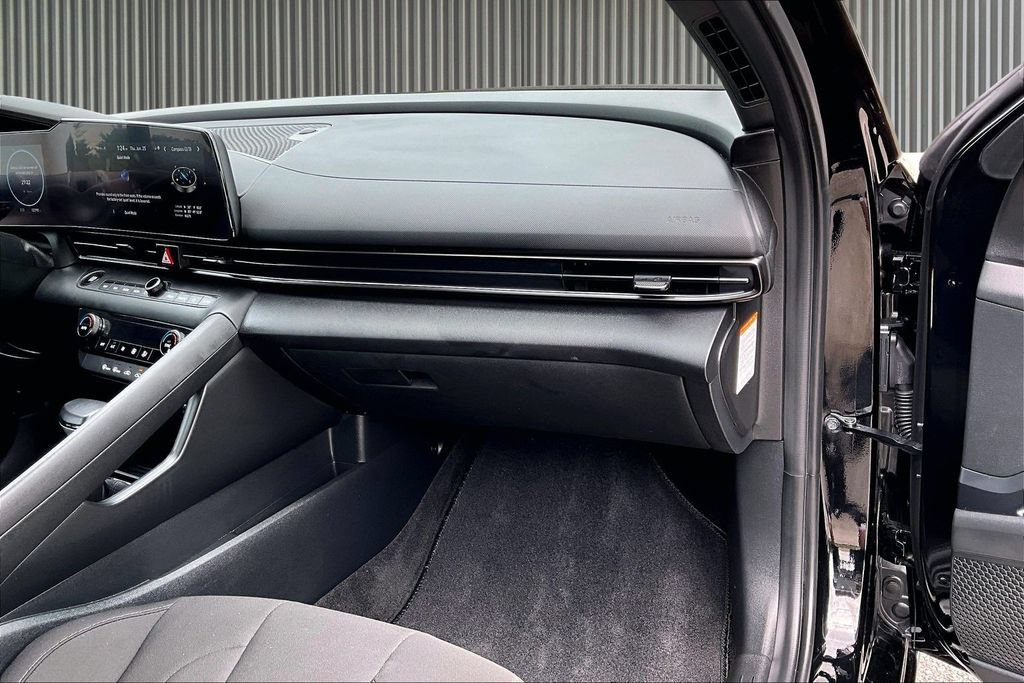 Certified 2025 Hyundai Elantra SEL FWD image 18