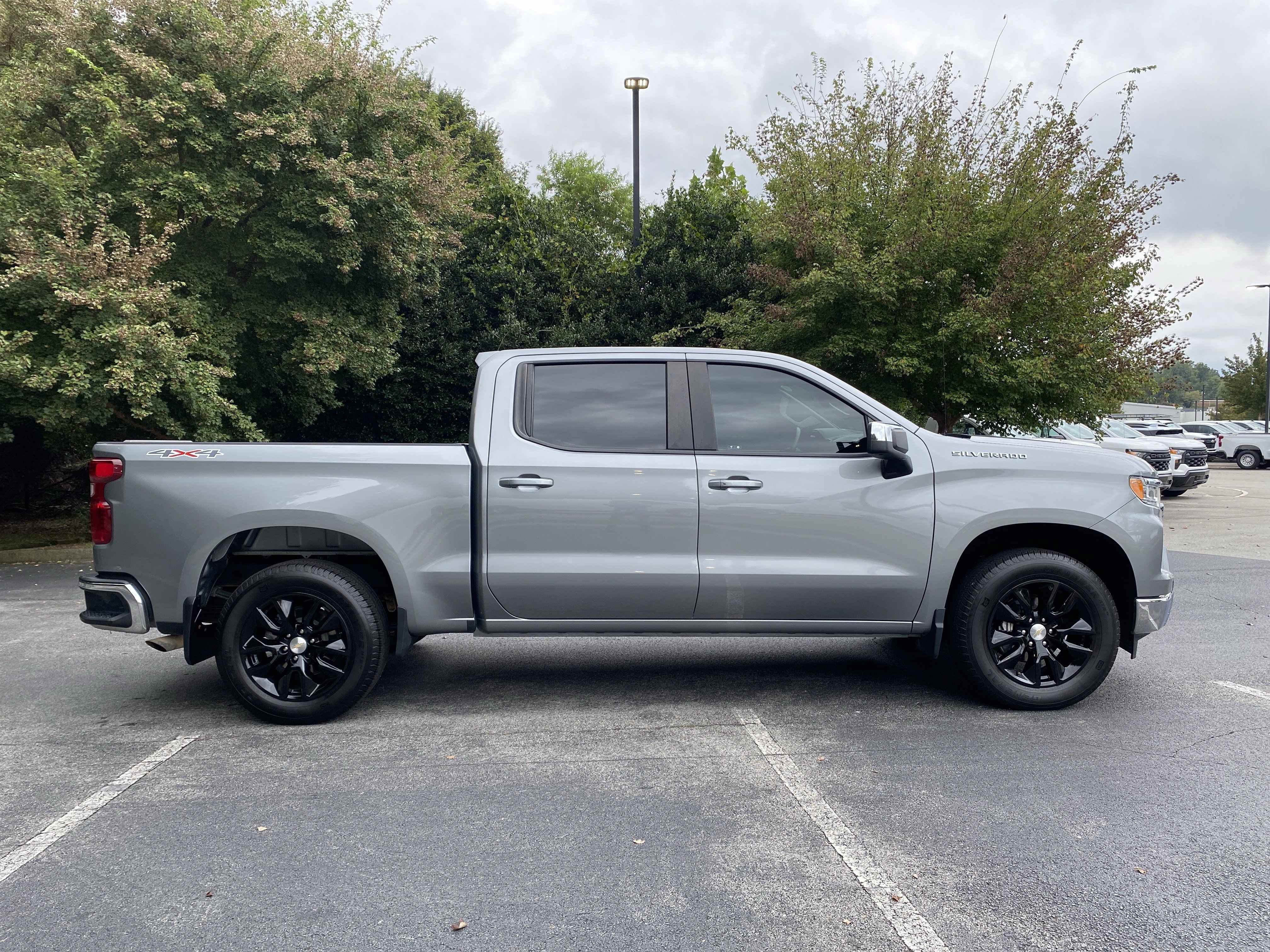 Used 2023 Chevrolet Silverado 1500 LT AWD/4WD image 10
