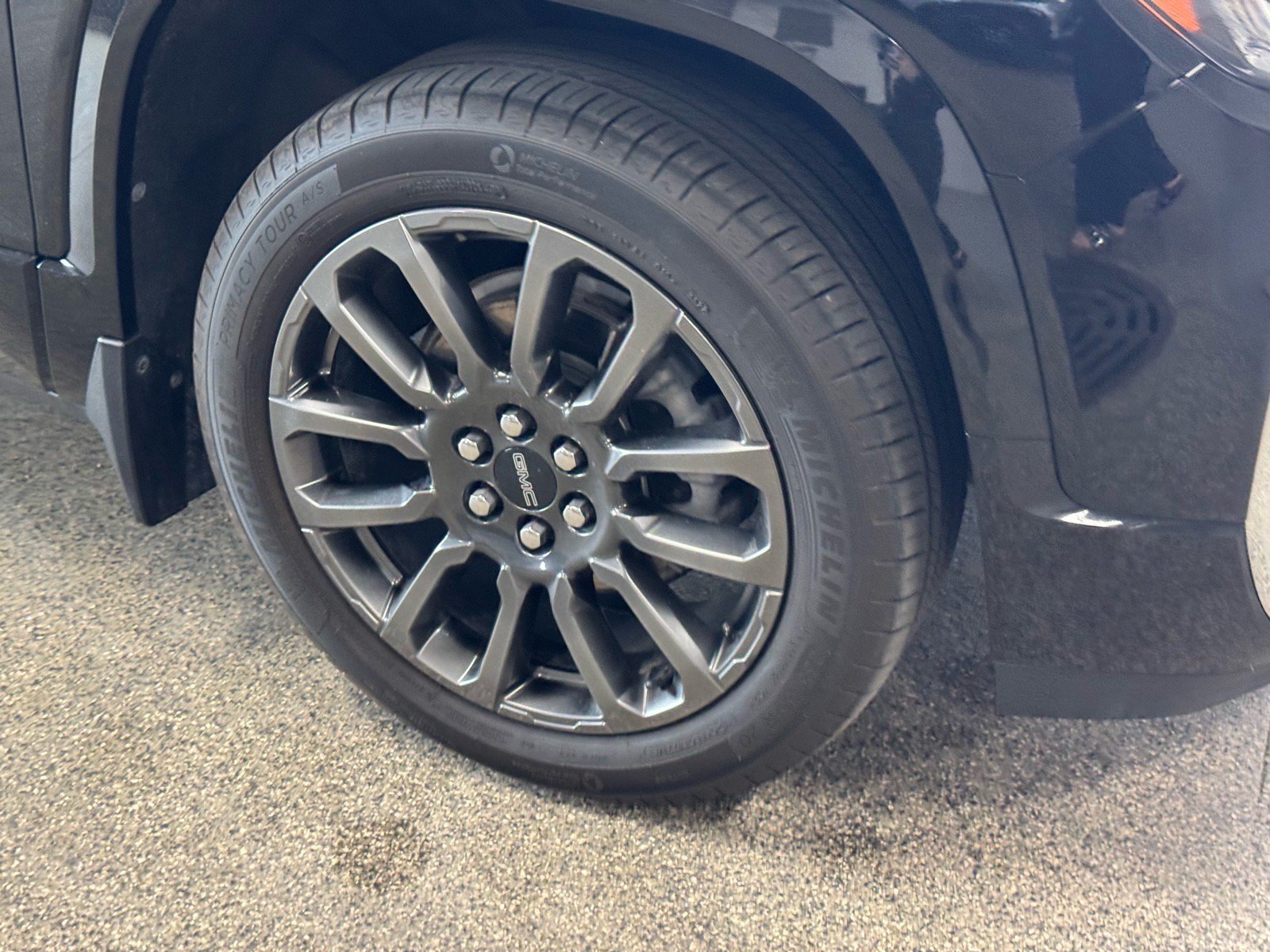 Certified 2023 GMC Acadia Denali w/ Black Diamond Edition AWD/4WD image 4