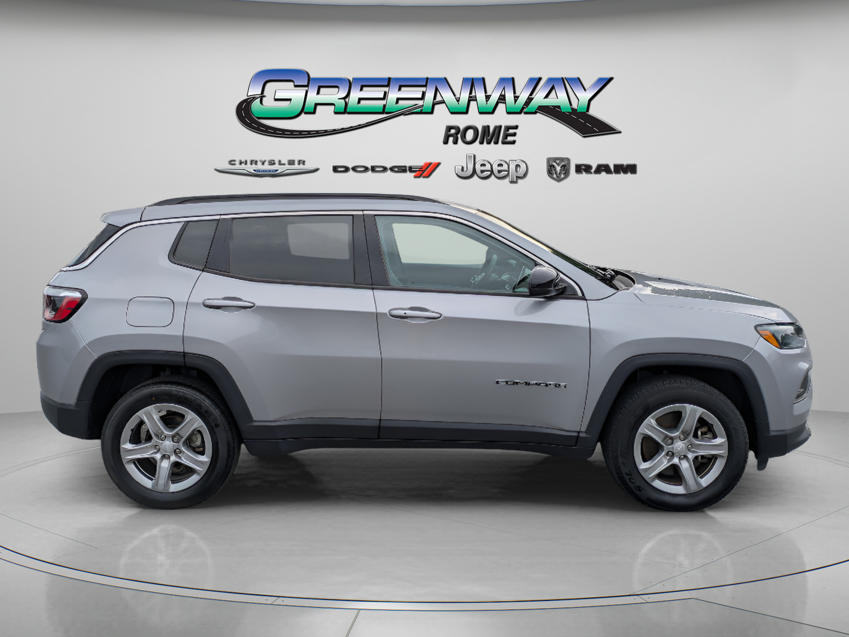 Used 2024 Jeep Compass Latitude AWD/4WD image 8