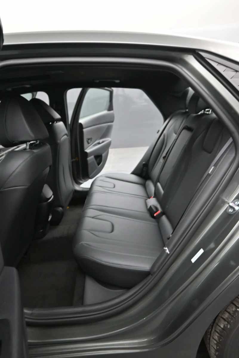 New 2026 Hyundai Elantra SEL Sport FWD image 18