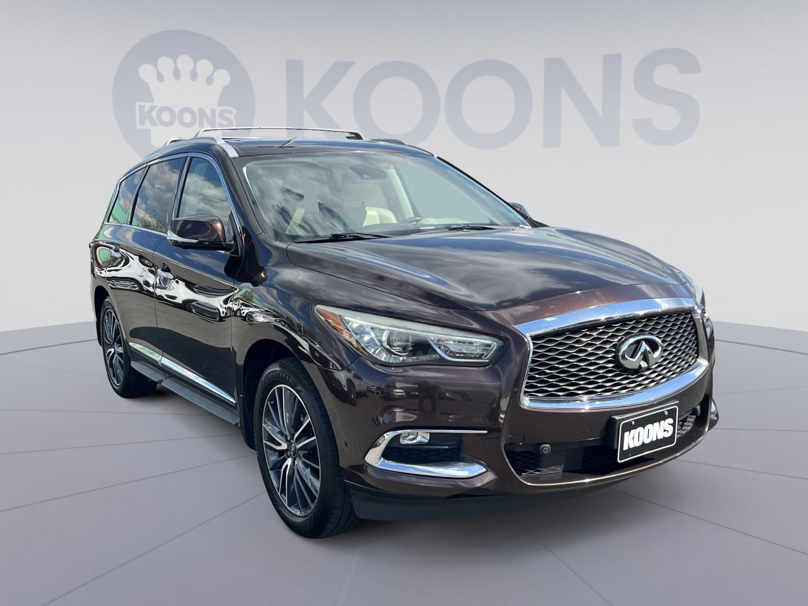 Used 2020 INFINITI QX60 Luxe w/ Sensory Package FWD image 2