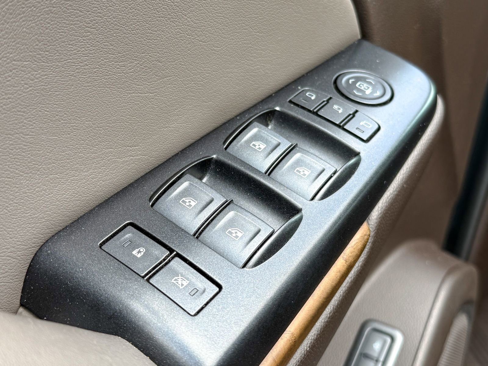 Used 2020 GMC Yukon Denali w/ Denali Ultimate Package AWD/4WD image 18