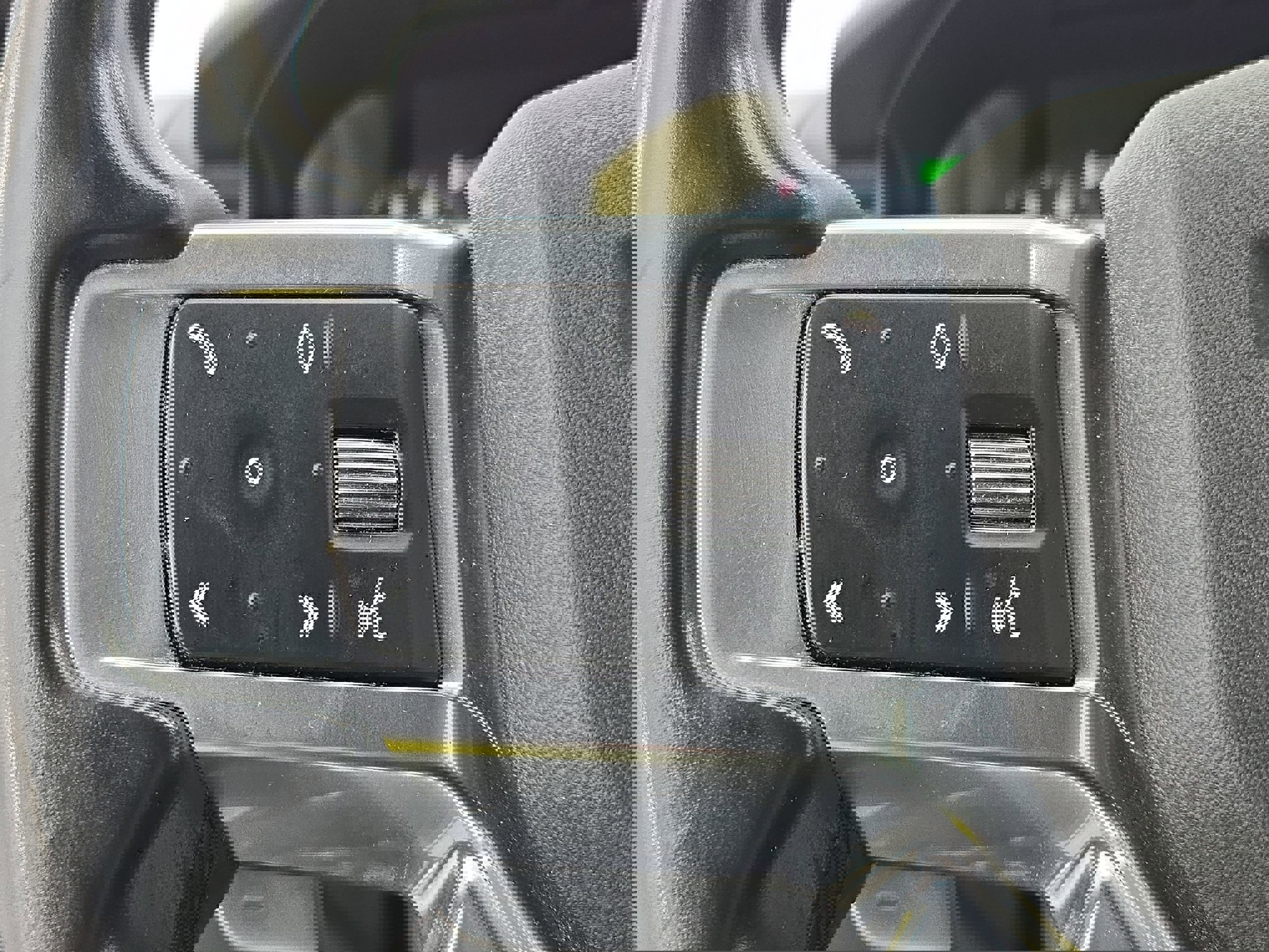 Used 2022 Land Rover Discovery S R-Dynamic image 17