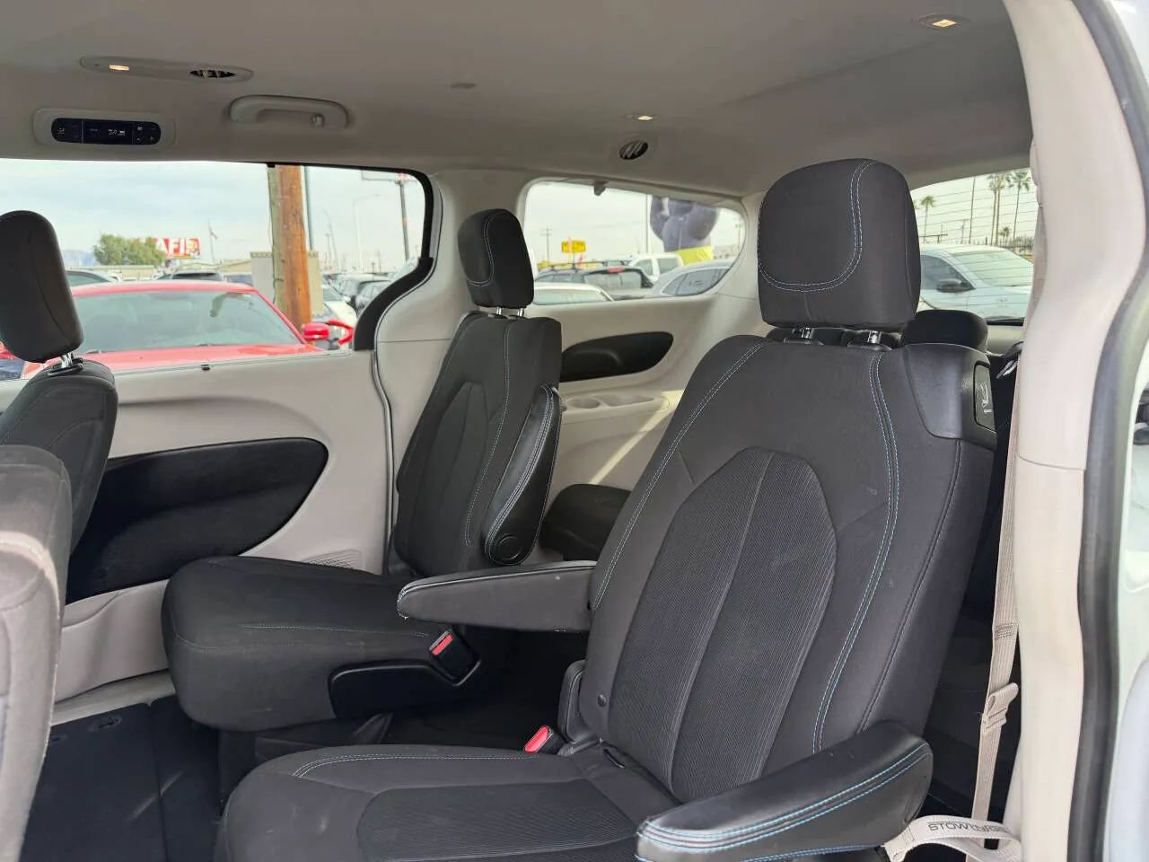 Used 2021 Chrysler Pacifica Touring FWD image 24