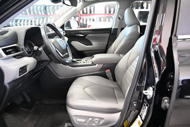 Used 2023 Toyota Highlander XLE image 10