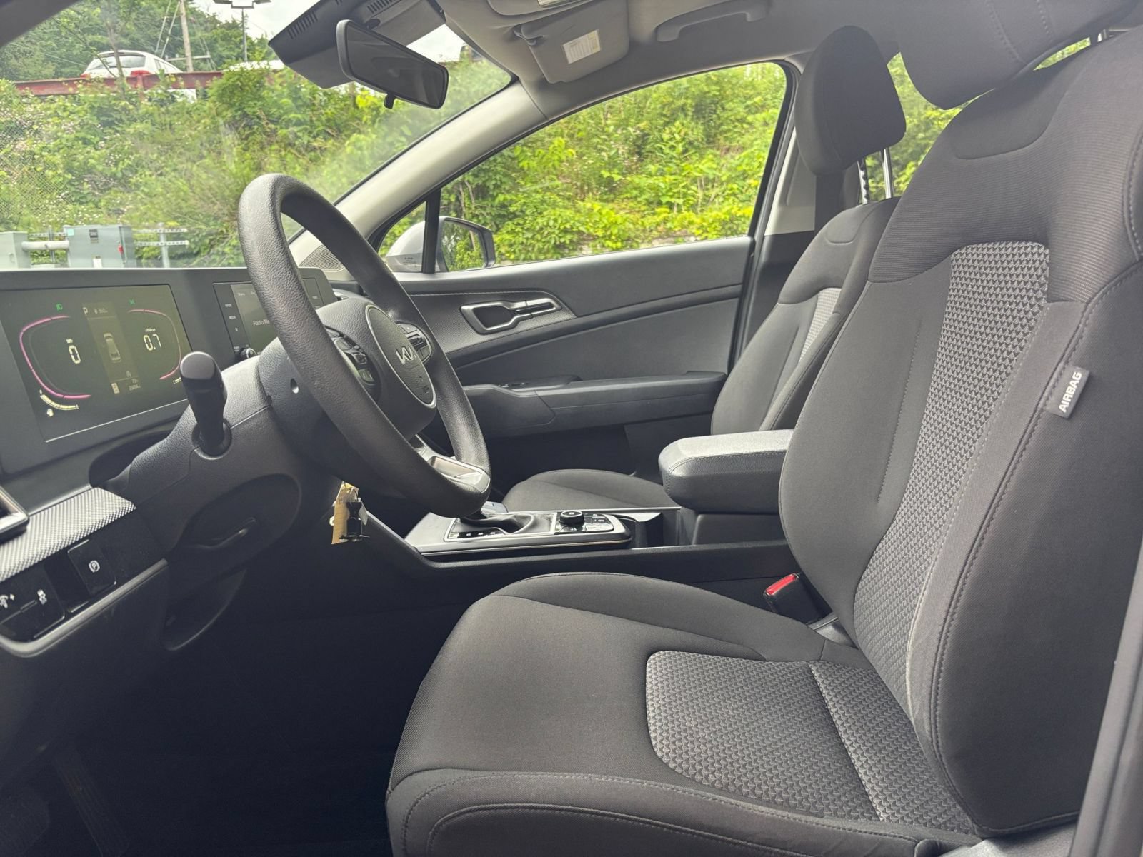 Used 2025 Kia Sportage LX FWD image 35