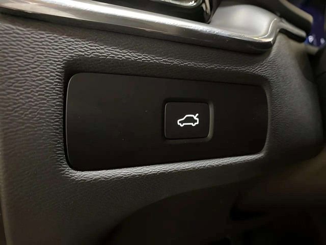 Used 2025 Volvo XC60 B5 Core AWD/4WD image 42