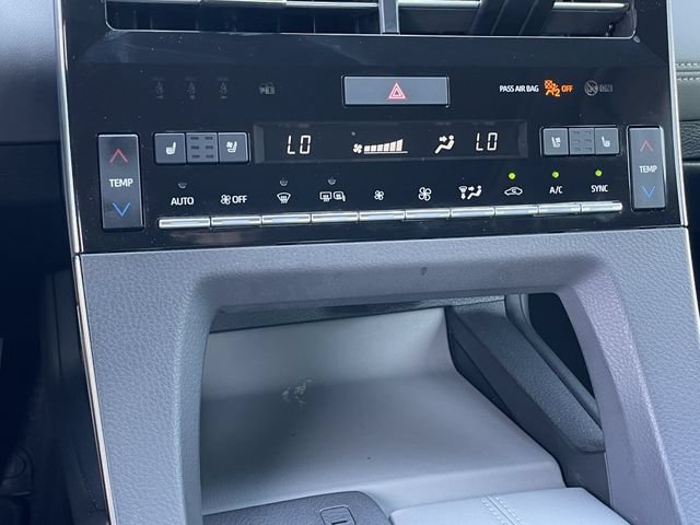 Used 2021 Toyota Avalon Limited FWD image 19