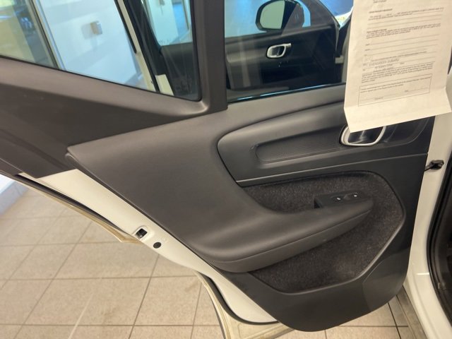 Used 2021 Volvo XC40 T5 R-Design w/ Protection Package Premier image 17