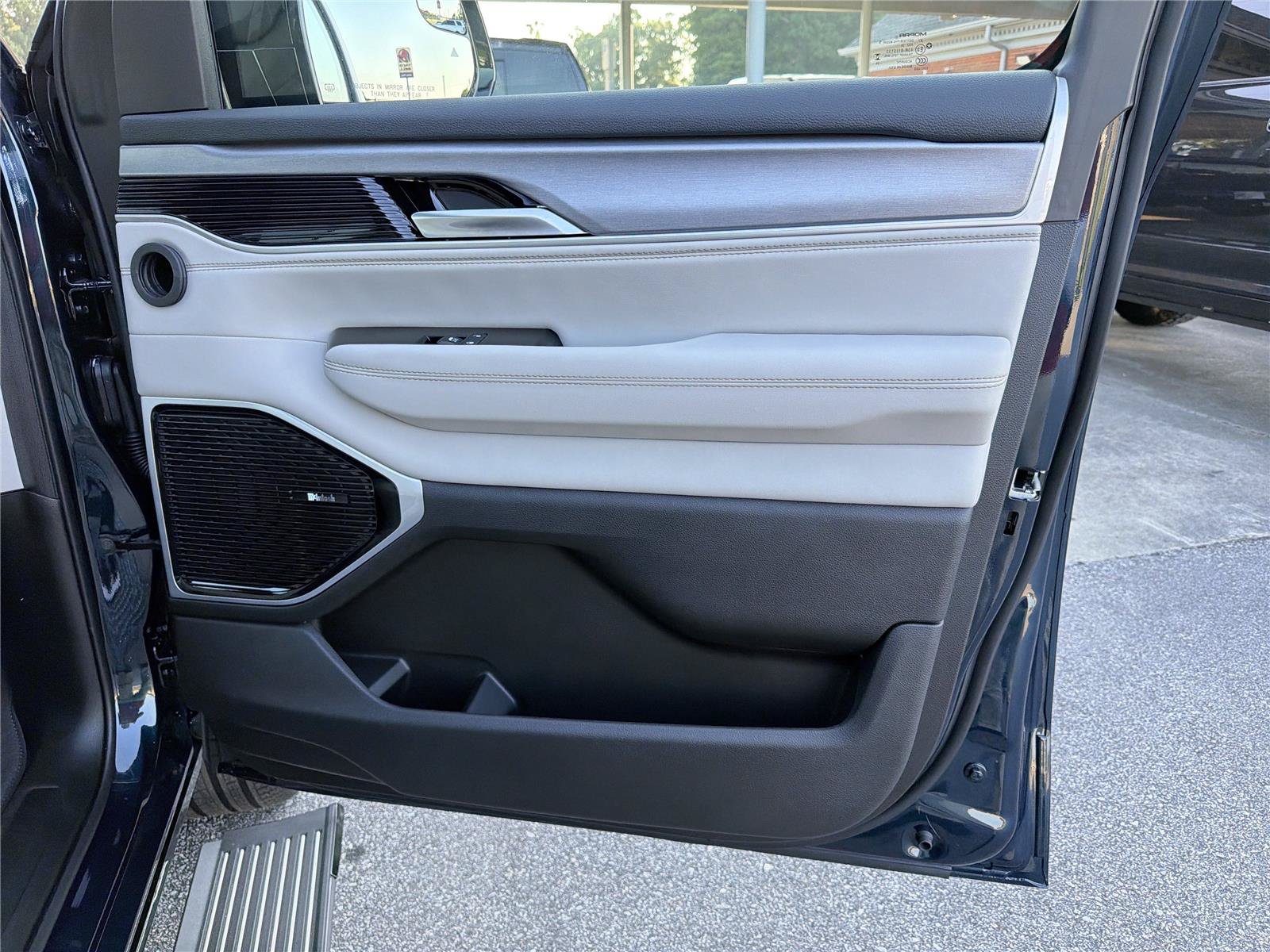 New 2026 Jeep Grand Wagoneer L Limited AWD/4WD image 12