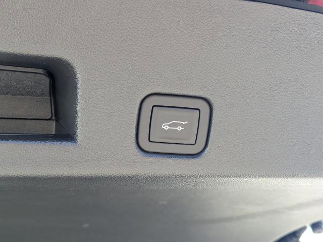 Used 2025 GMC Acadia Elevation image 12