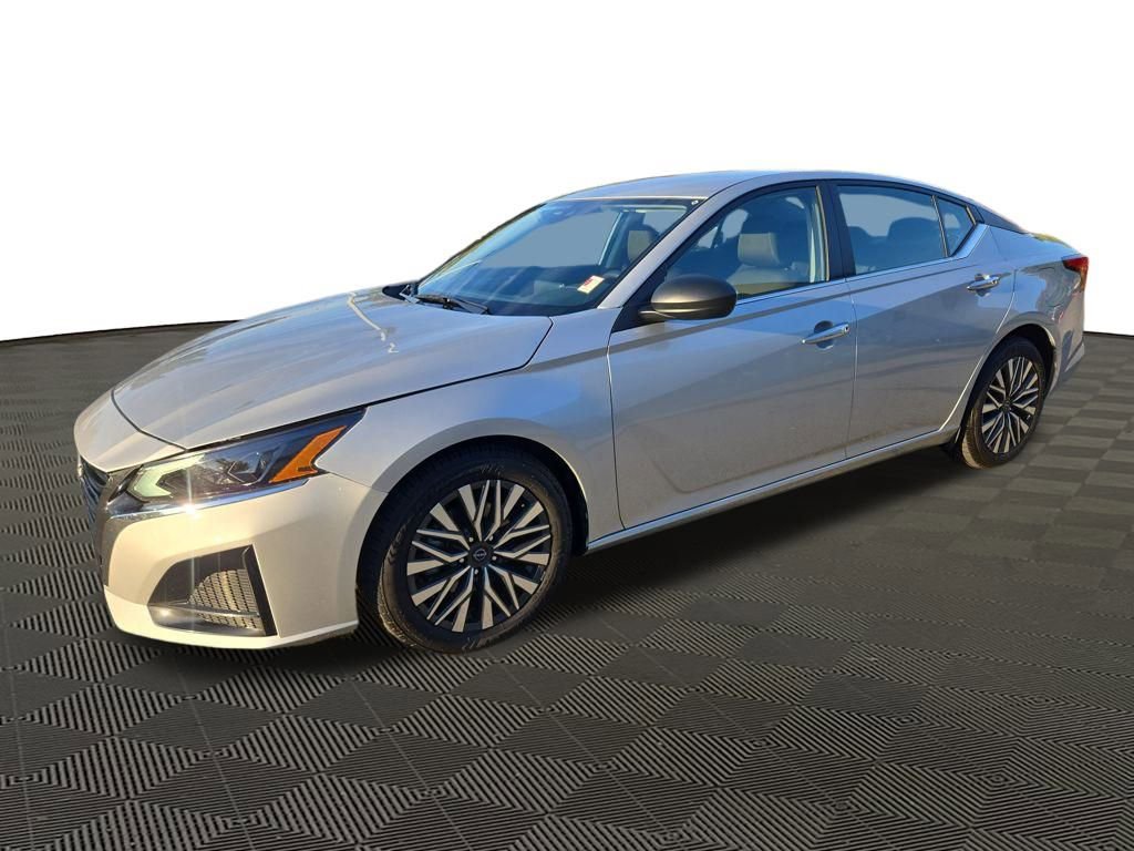 Used 2024 Nissan Altima 2.5 SV