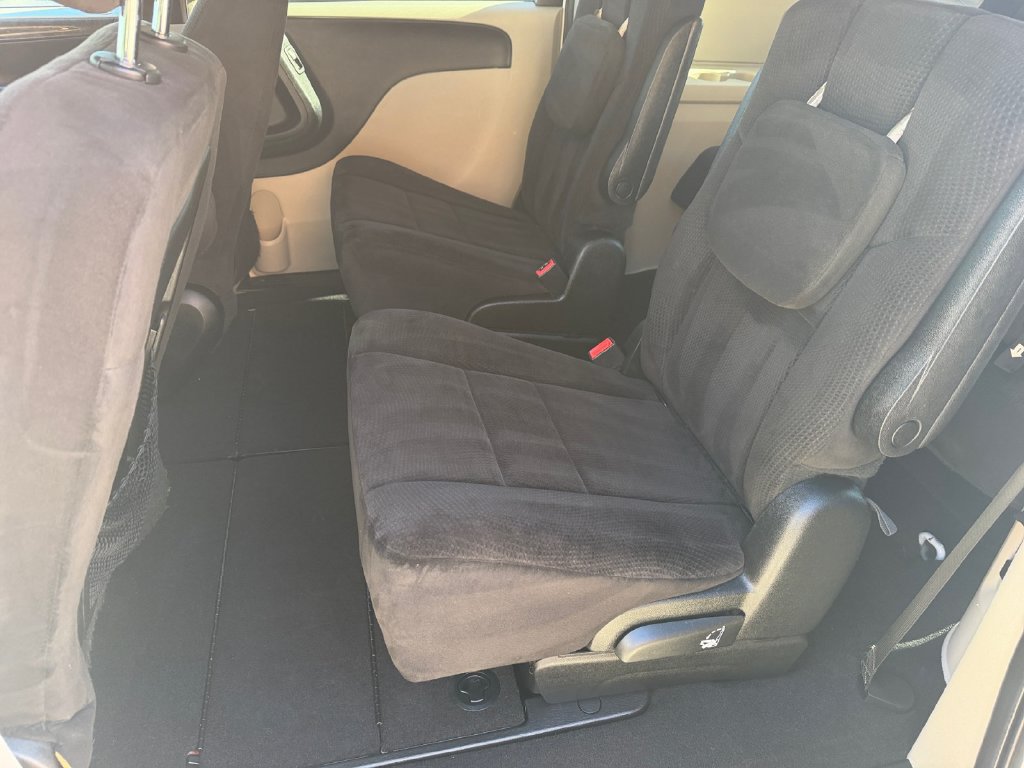 Used 2013 Dodge Grand Caravan SXT w/ Rear Park Assist Pkg FWD image 13
