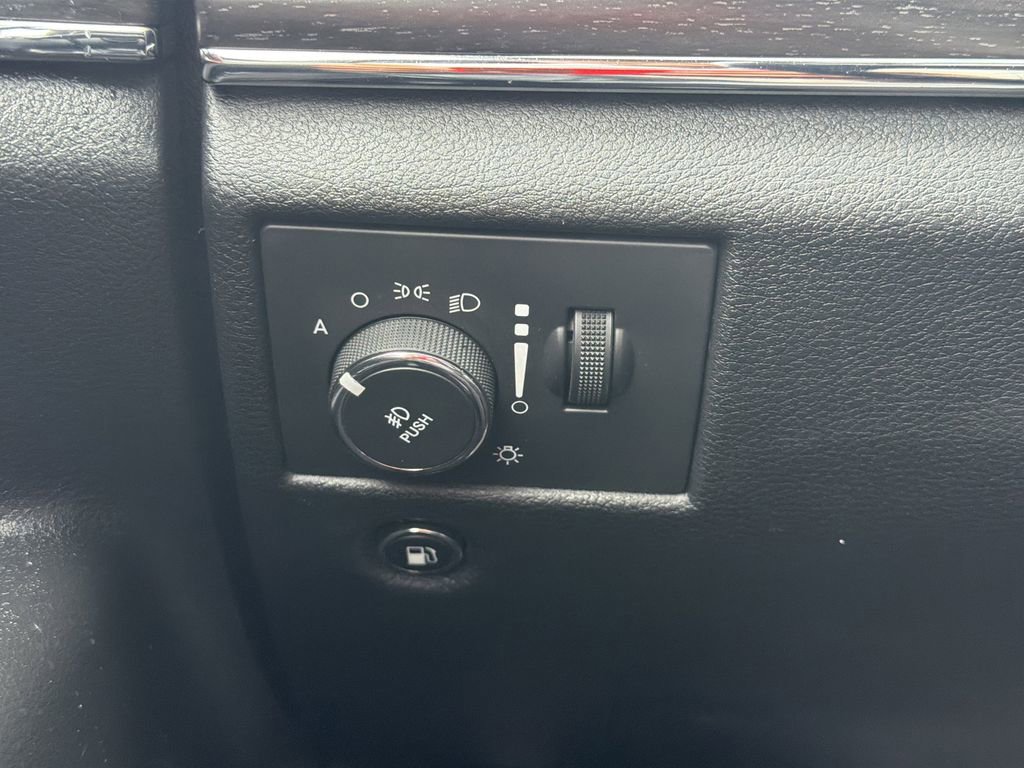 Used 2015 Jeep Grand Cherokee Limited image 25