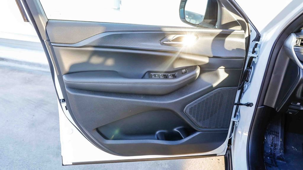 New 2025 Jeep Grand Cherokee L Altitude image 22